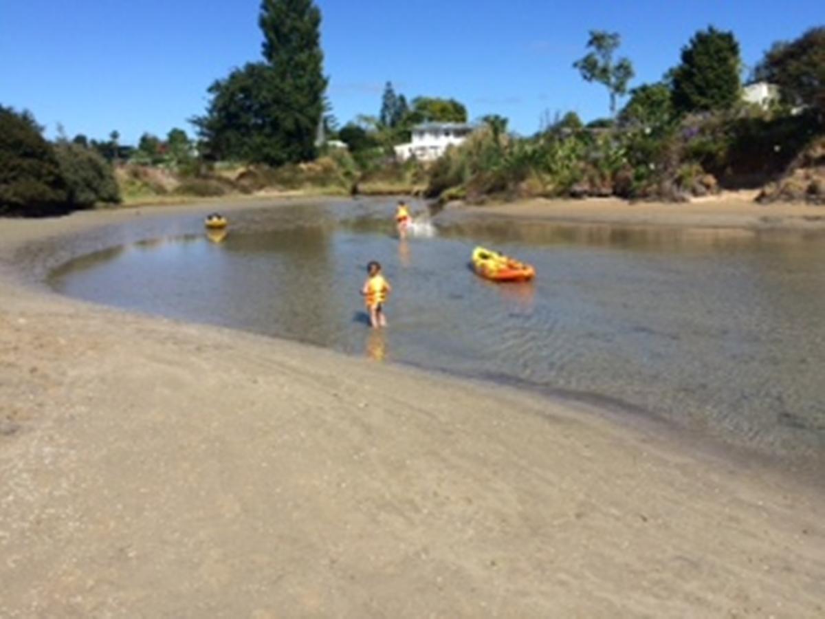 Bed and Breakfast Admiral Waters Cooks Beach Esterno foto